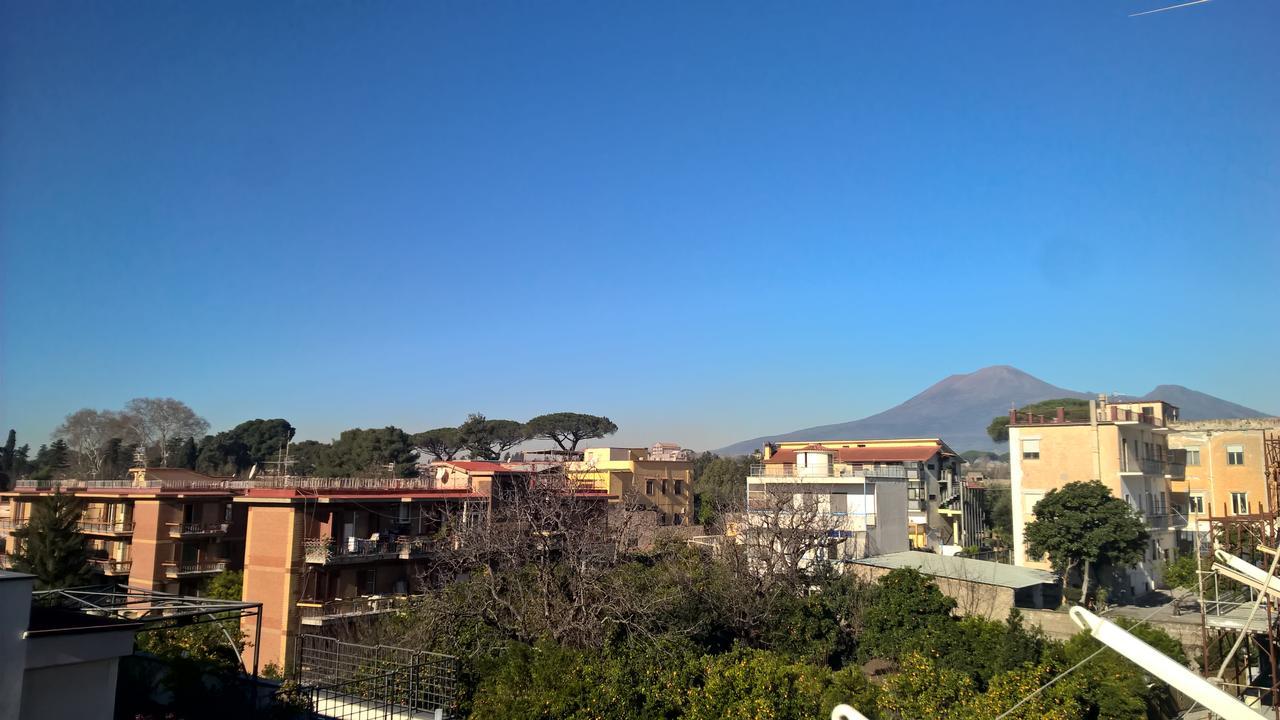 Amphitheatrum Gate Pompei Bagian luar foto